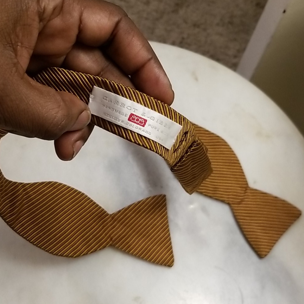 CARROT AND GIBBS BOWTIE